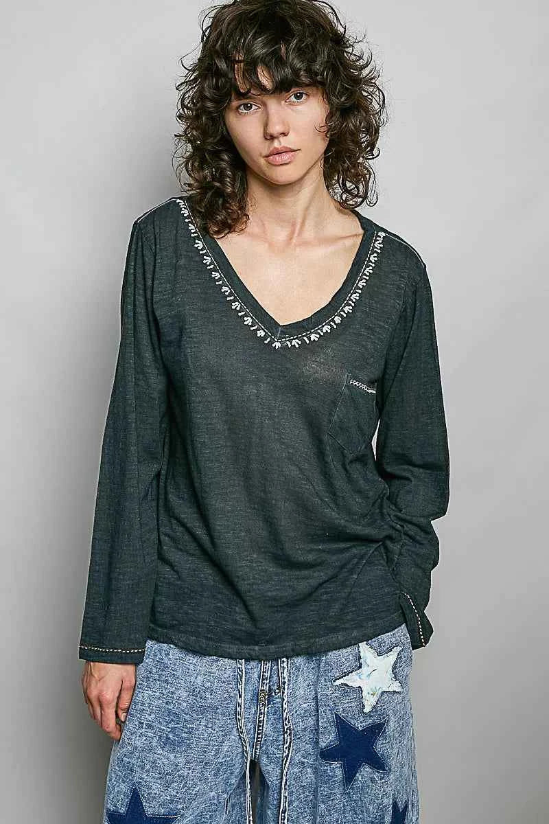POL Contrast Stitch V-Neck Lightweight Knit Long Sleeve Top