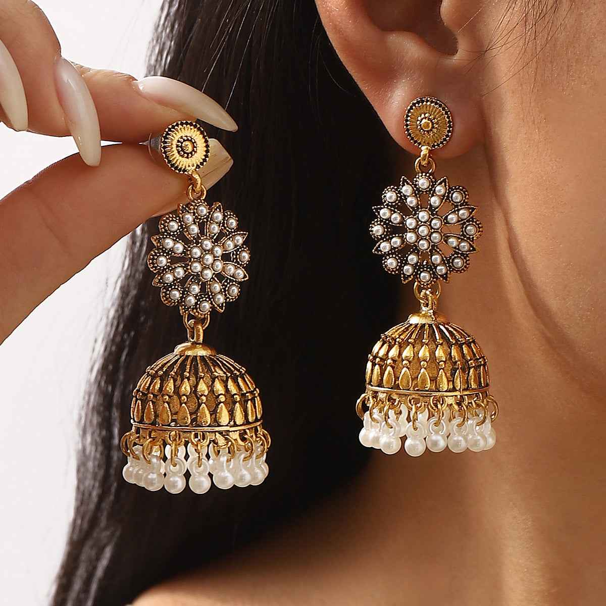 Retro Floral Rhinestone-studded Tassel Stud Earrings