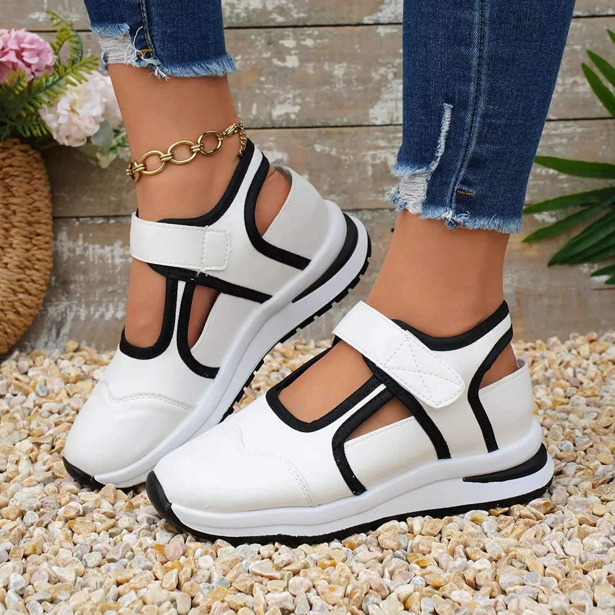 Round Toe Contrast Sneakers